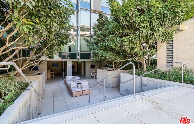 Studio, 1 bath, 750 sqft, $2,495, Unit 713
