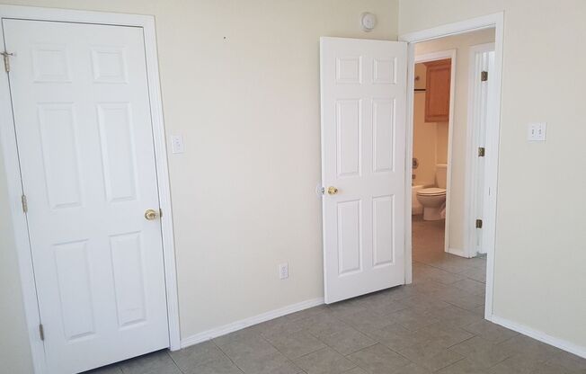 3 beds, 2 baths, $1,380