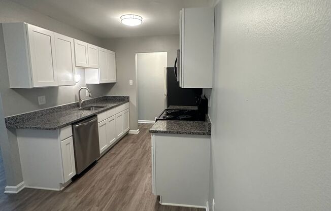 2 beds, 1 bath, 860 sqft, $1,365, Unit 206