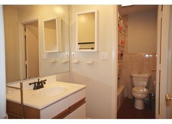 Studio, 1 bath, 387 sqft, $1,700, Unit 10