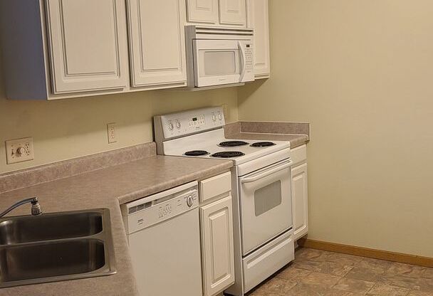 2 beds, 2 baths, 1,251 sqft, $1,880, Unit 302-212