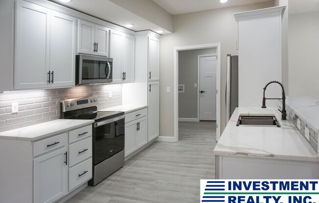 2 beds, 2 baths, $1,795, Unit A