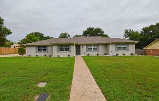 Gorgeous 3 Bedroom, 2 Bathroom home in Tyler! Plus a Bonus Room!