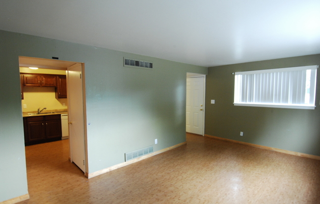 2 beds, 1 bath, $975