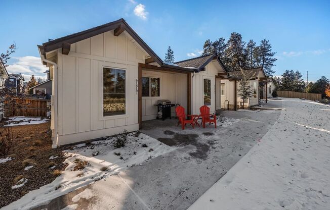 1 bed, 1 bath, 648 sqft, $1,895, Unit Mt Bachelor Cottage