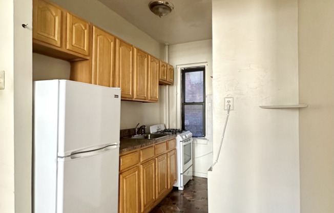 2 beds, 1 bath, $3,500, Unit 1