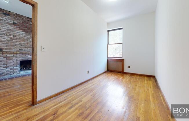 158 W 75 ST