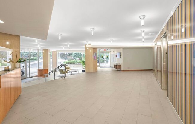 Charming 2 BR/1 BA Condo in Cathedral Heights!