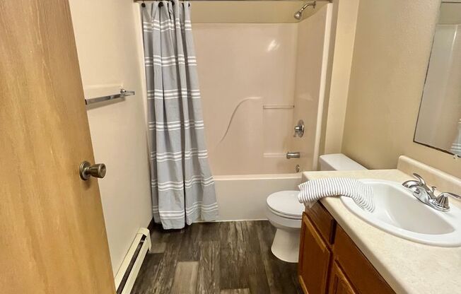 3 beds, 1.5 baths, 1,145 sqft, $1,095, Unit 300-6