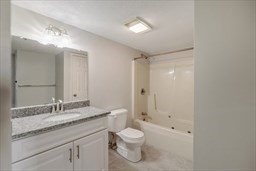 2 beds, 2 baths, 900 sqft, $1,700, Unit 202