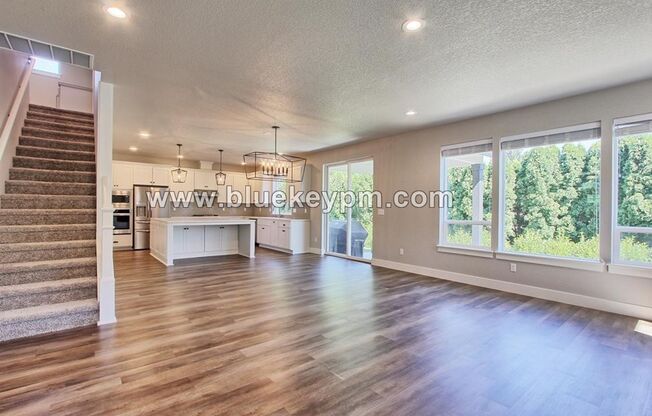 4 Bed, 3 Bath Home in Walnut Grove Near Andresen and 78th Street