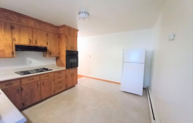 2 beds, 1 bath, 903 sqft, $1,190, Unit E-4