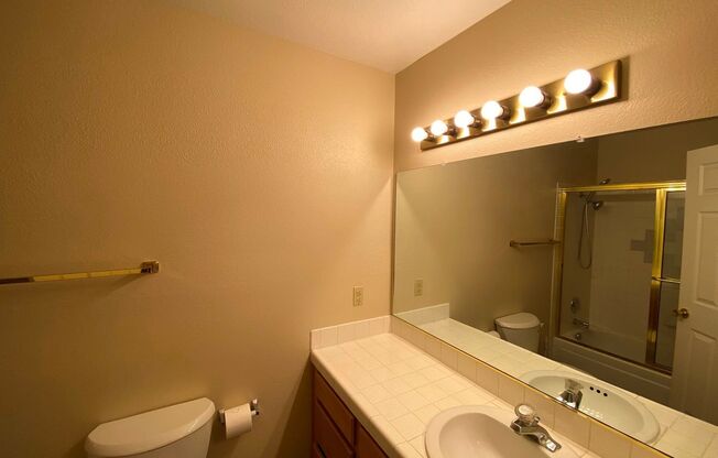 1 bed, 1 bath, $1,050, Unit # 257