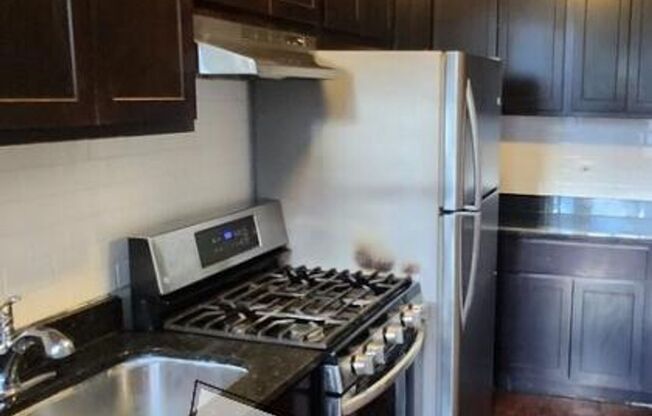 Rehabbed Units in Wonderful Oak Park!