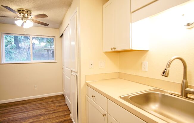 Top Floor 2-Bed in Multnomah Village Ready Late December