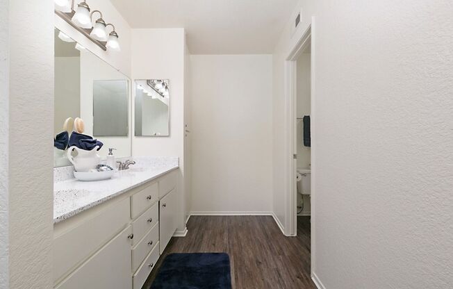 1 bed, 1 bath, 799 sqft, $2,000, Unit 117
