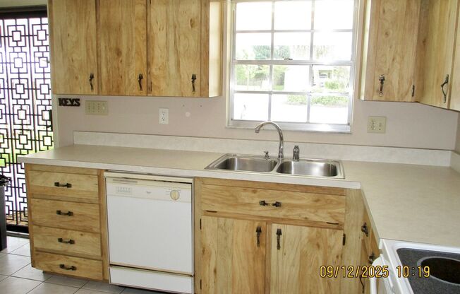 Spacious 2BR/2BA Townhouse – 1,550 Sq. Ft. – Ormond Beach