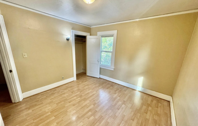 3 beds, 1 bath, $1,200