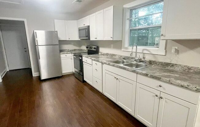 2 beds, 1.5 baths, 1,200 sqft, $1,400, Unit Rear