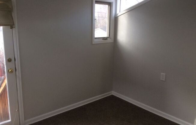 2 beds, 1 bath, $1,095