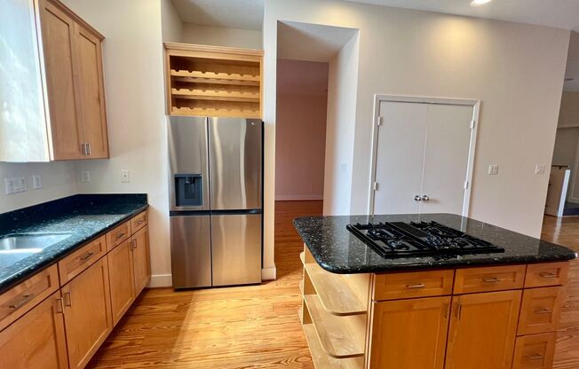 3 beds, 2.5 baths, $3,100, Unit UNIT B