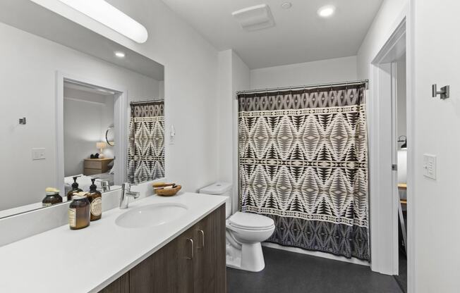 RangeApartments_Bend_OR_Bathroom