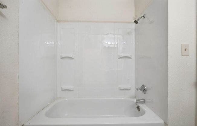2 beds, 1 bath, 1,000 sqft, $1,275, Unit 11