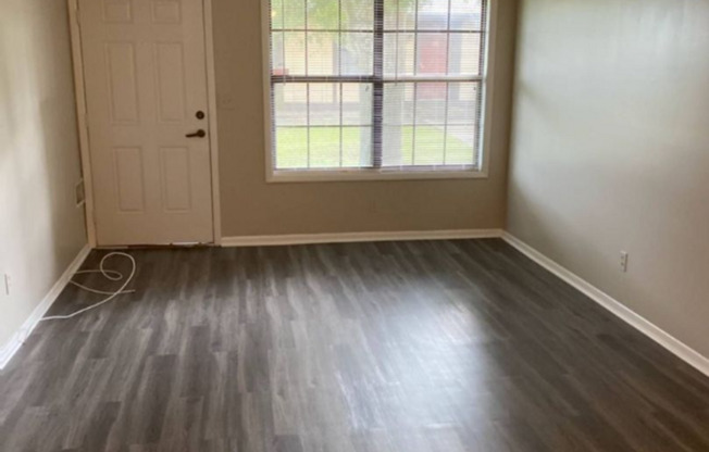 2 beds, 1 bath, 865 sqft, $1,500, Unit 9