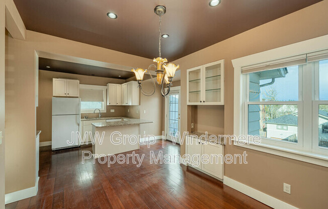 8040 16 AVE NE