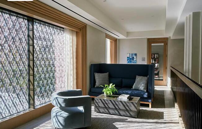 543 W 122 ST