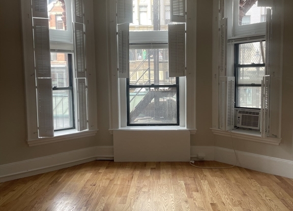 Studio, 1 bath, 350 sqft, $3,000, Unit 1L
