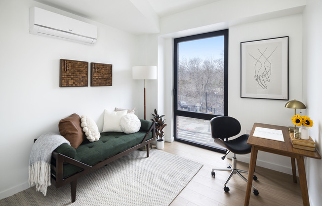 3 beds, 2 baths, $6,200, Unit 9E