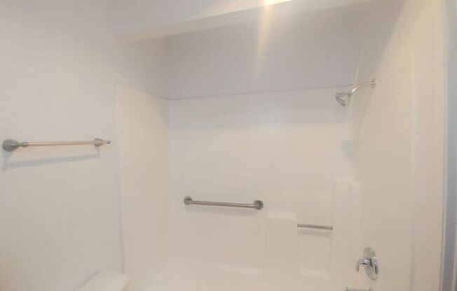 2 beds, 2 baths, 960 sqft, $2,950, Unit 202