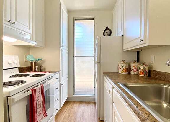 Spacious Full Size Kitchen at Diablo Pointe, Walnut Creek, California