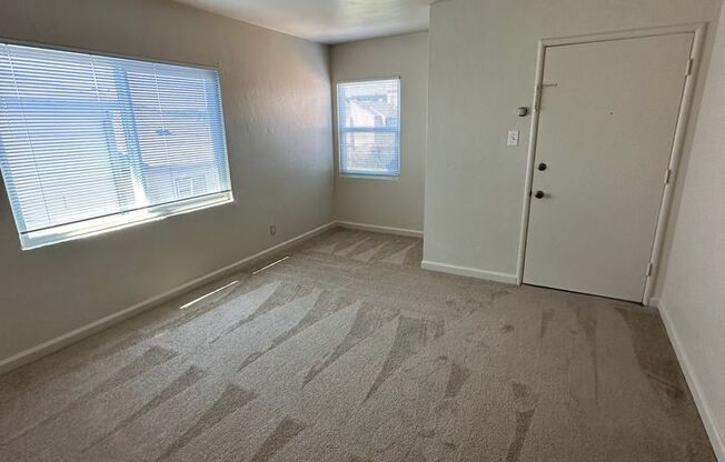 2 bed/1 bath unit in Hayward