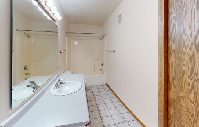 2 beds, 2 baths, 1,023 sqft, $1,175, Unit 3029-131