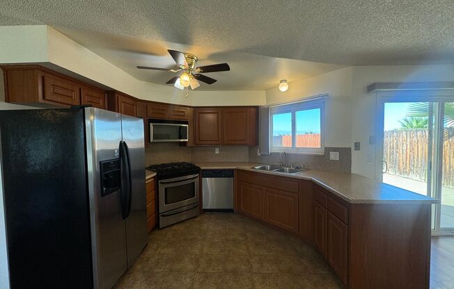 Southwest 4 bedroom with Solar