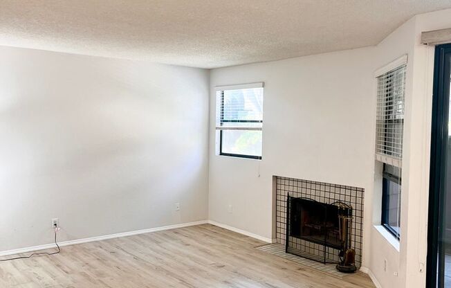 Ground floor remodeled 2/2 in the heart of UTC!