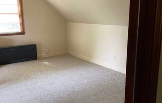 1 bed, 1 bath, $850, Unit 1990 Bradley Unit 2