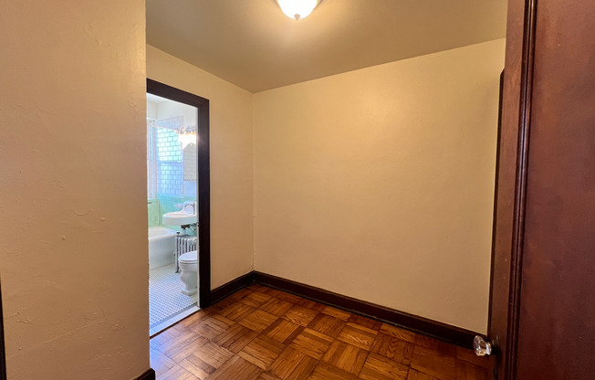 Studio, 1 bath, 400 sqft, $805, Unit 303