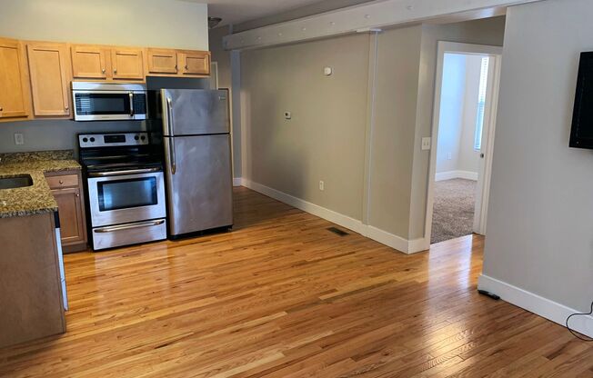 5 beds, 2 baths, $2,595, Unit 24