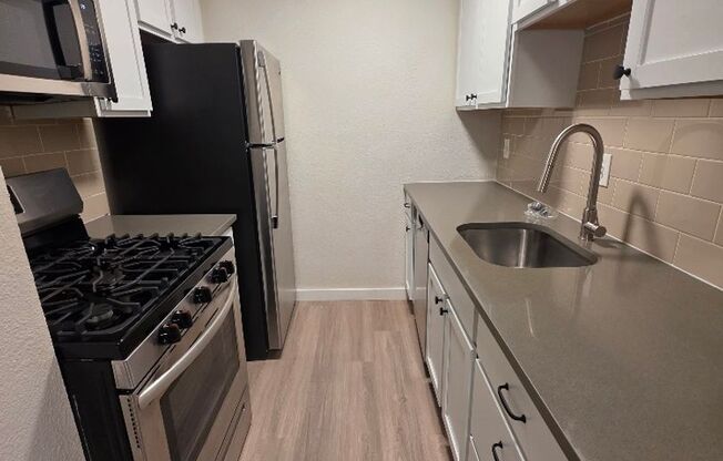 2 beds, 1 bath, 900 sqft, $1,321, Unit ELP2202-336