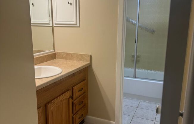 2 beds, 2 baths, $1,400