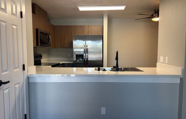 1 bed, 1 bath, 671 sqft, $2,460, Unit H027