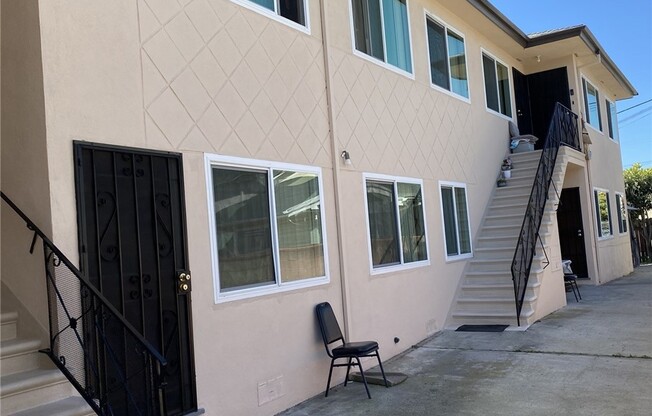 1131 N KENMORE AVE