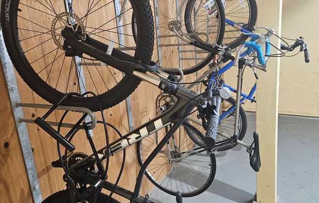 Studio, 1 bath, 308 sqft, $1,099, Unit 32