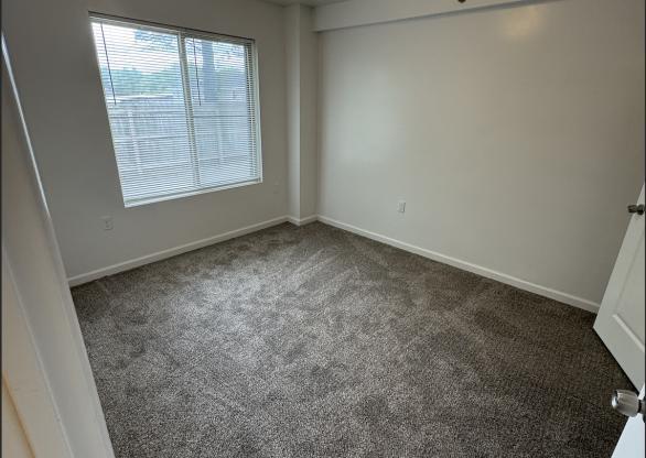 3 beds, 2 baths, 950 sqft, $1,200