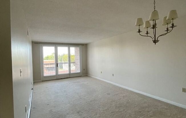 City of Maryville 37801 - 2 bedroom, 2 bath condo in Regal Tower - Contact Debra Johnson 865-591-8281