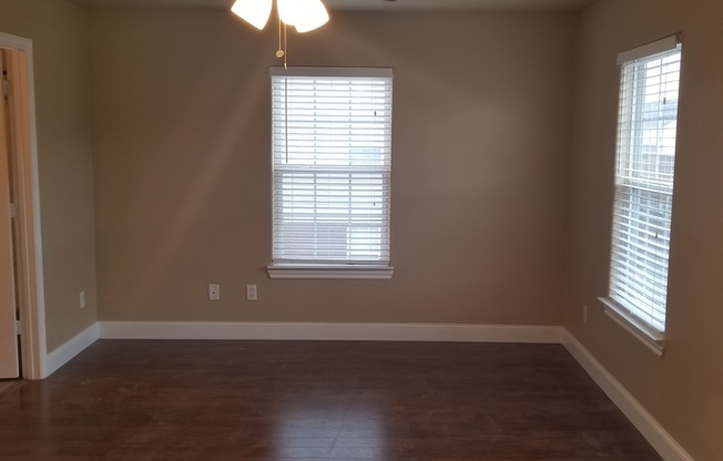 3 beds, 2.5 baths, 1,500 sqft, $1,295