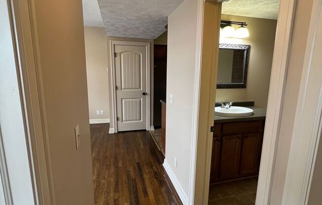 2 beds, 1 bath, 800 sqft, $1,395, Unit 601 - Unit 205 B800